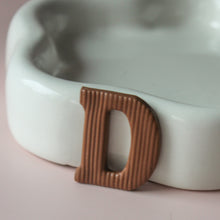 Afbeelding in Gallery-weergave laden, Chocoladeletter large (hele alfabet)