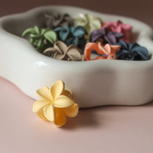 Afbeelding in Gallery-weergave laden, Haarklemmetjes bloem 2,5 cm