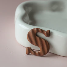 Afbeelding in Gallery-weergave laden, Chocoladeletter large (hele alfabet)