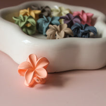 Afbeelding in Gallery-weergave laden, Haarklemmetjes bloem 2,5 cm