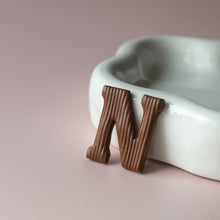 Afbeelding in Gallery-weergave laden, Chocoladeletter large (hele alfabet)