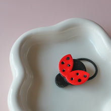 Afbeelding in Gallery-weergave laden, Haarelastiekje lieveheersbeestje medium