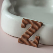 Afbeelding in Gallery-weergave laden, Chocoladeletter large (hele alfabet)