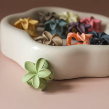 Afbeelding in Gallery-weergave laden, Haarklemmetjes bloem 2,5 cm