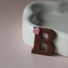 Afbeelding in Gallery-weergave laden, Chocoladeletter large (hele alfabet)