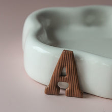 Afbeelding in Gallery-weergave laden, Chocoladeletter large (hele alfabet)