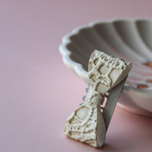 Afbeelding in Gallery-weergave laden, Cato (losse strikjes medium voor dun haar)