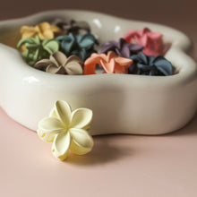 Afbeelding in Gallery-weergave laden, Haarklemmetjes bloem 2,5 cm