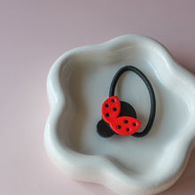 Afbeelding in Gallery-weergave laden, Haarelastiekje lieveheersbeestje large