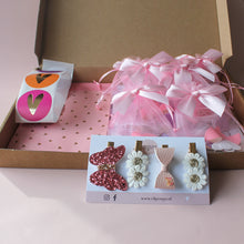 Afbeelding in Gallery-weergave laden, DIY haaraccessoires kinderfeestje set bloemen en vlinders