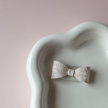 Afbeelding in Gallery-weergave laden, Cato losse strikjes Klaar voor Kerst (medium voor dun haar)
