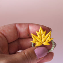 Afbeelding in Gallery-weergave laden, Haarelastiekje herfstblad oker small
