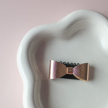 Afbeelding in Gallery-weergave laden, Cato losse strikjes Klaar voor Kerst (medium voor dun haar)
