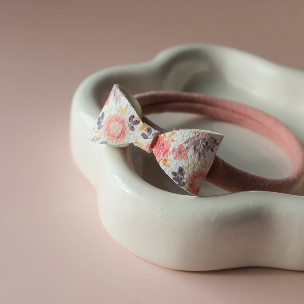 Haarbandje bloemen - koraal roze en oker