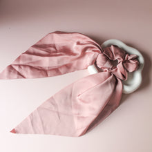 Afbeelding in Gallery-weergave laden, scrunchie met lint oudroze
