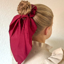 Afbeelding in Gallery-weergave laden, scrunchie met lint donker rood
