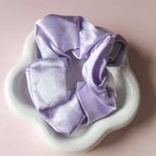 Afbeelding in Gallery-weergave laden, scrunchie satijn lila
