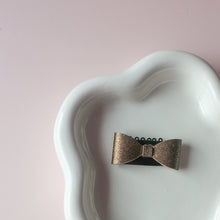 Afbeelding in Gallery-weergave laden, Cato losse strikjes Klaar voor Kerst (medium voor dun haar)
